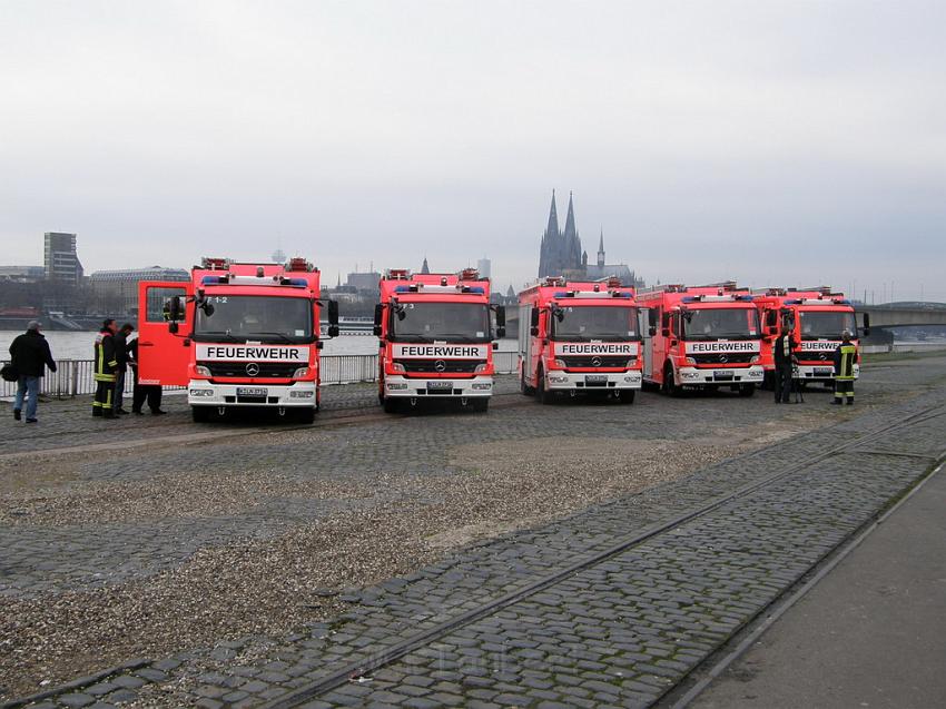 Neue LF`s fuer Koeln Uebergabe in Koeln Deutz an den Wachen  P005.JPG